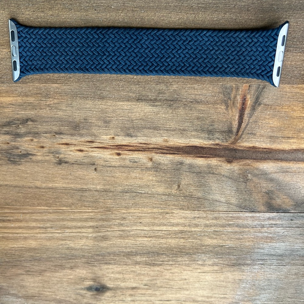 Like new. For 41mm watch, size 4.